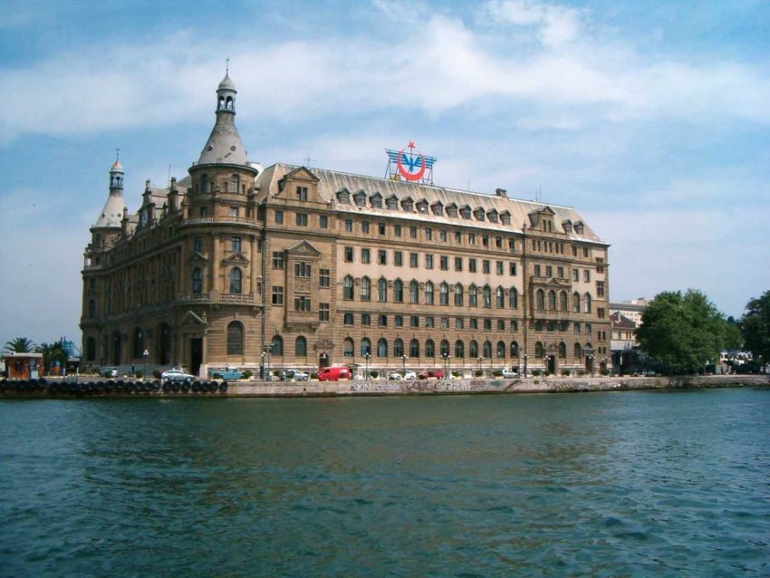 Osmanlı'da Mimari Özellikler 17 Haydarpasa_train_station