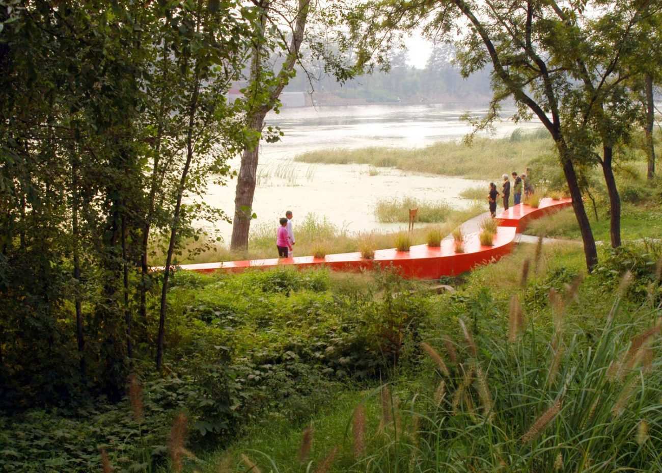Minimalist Ve Sürdürülebilir Bir Tasarım Örneği: Red Ribbon Park
