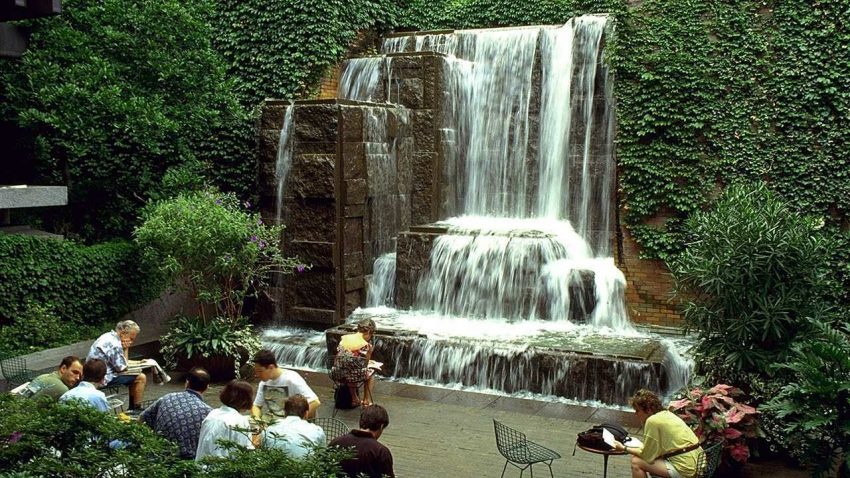 Gökdelenler Arasında Bir Cep Park: Greenacre Park 31 greenacrepark