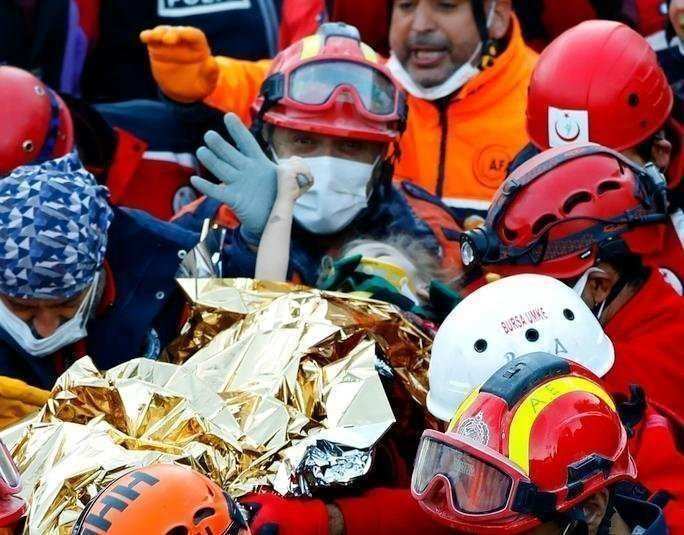 Tasarımda Vicdan: "30.10.2020 İzmir Depremi" 15 elif-perincek