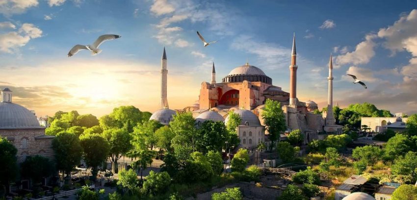 Cami Bahçeleri ve Sosyal Hayattaki 6 Kullanımı 3 ayasofya-cami-bahcesi
