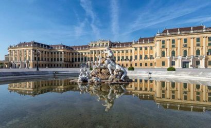 Viyana'nın Gözbebeği: Schönbrunn Sarayı 2 Ehrenhof_Brunnen_West