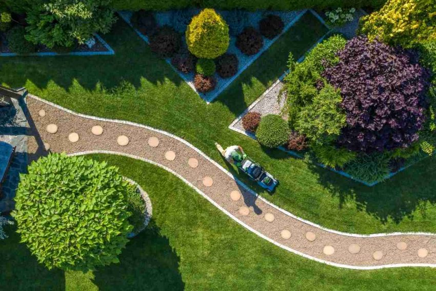 Modern Mimaride Peyzaj Mimarlığının Rolü 147 garden-maintenance (1)