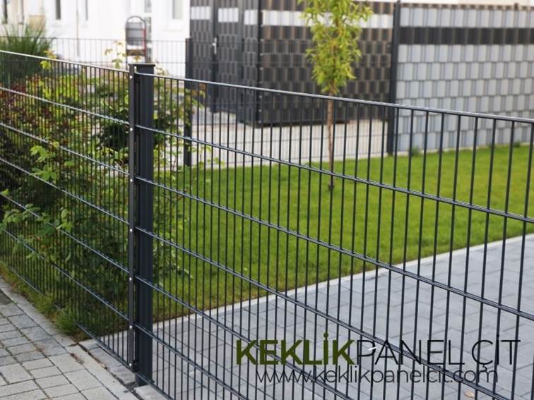 Bahçe Çit Fikirleri: Keklik Panel Çit ile Dekoratif Bahçeler