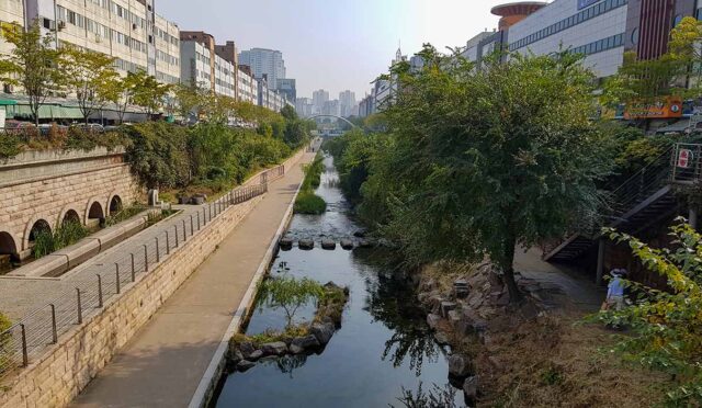 cheonggyecheon_stream_seoul_south_korea_123_xl